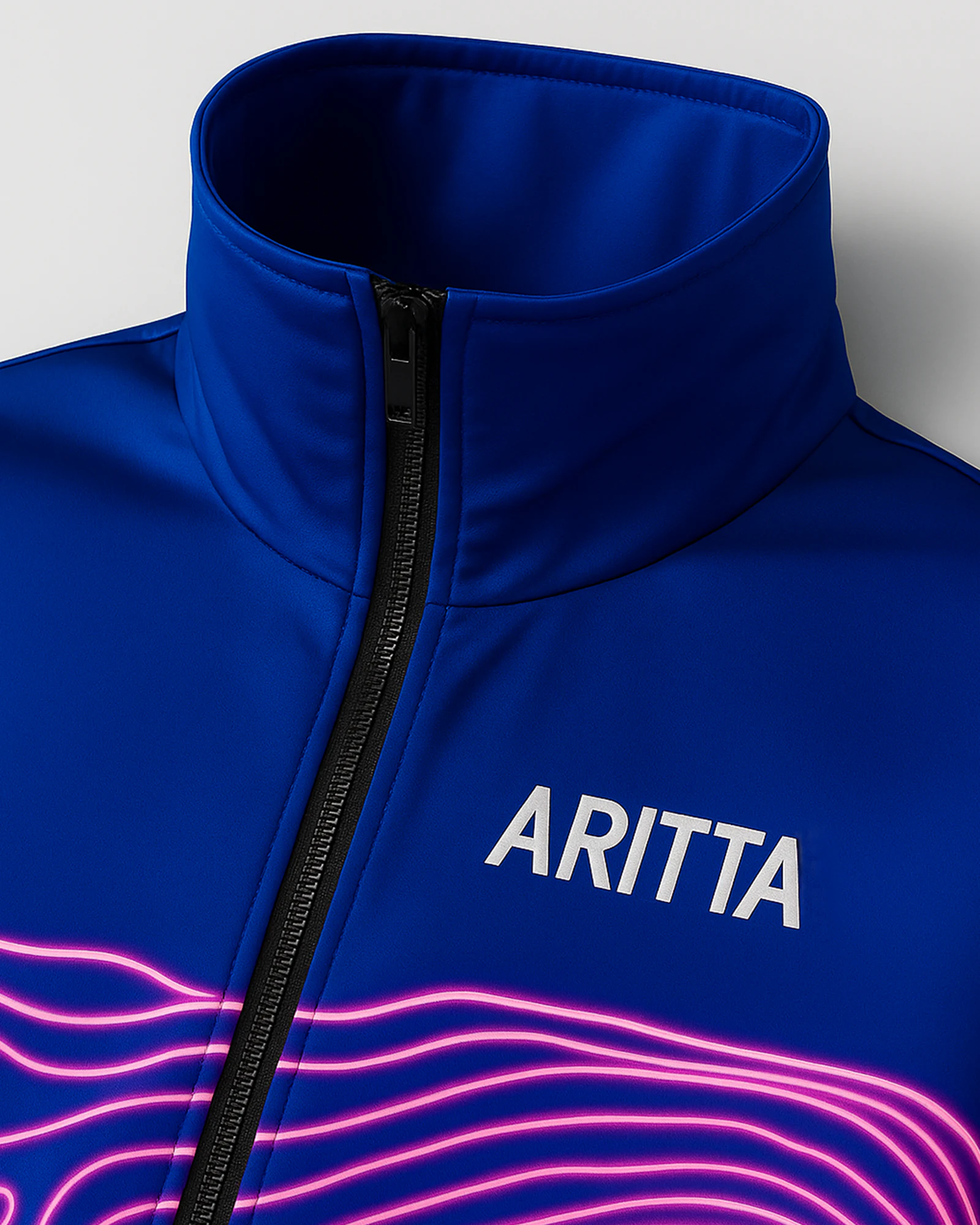 Detail of the high collar, zip and ARITTA chest mark