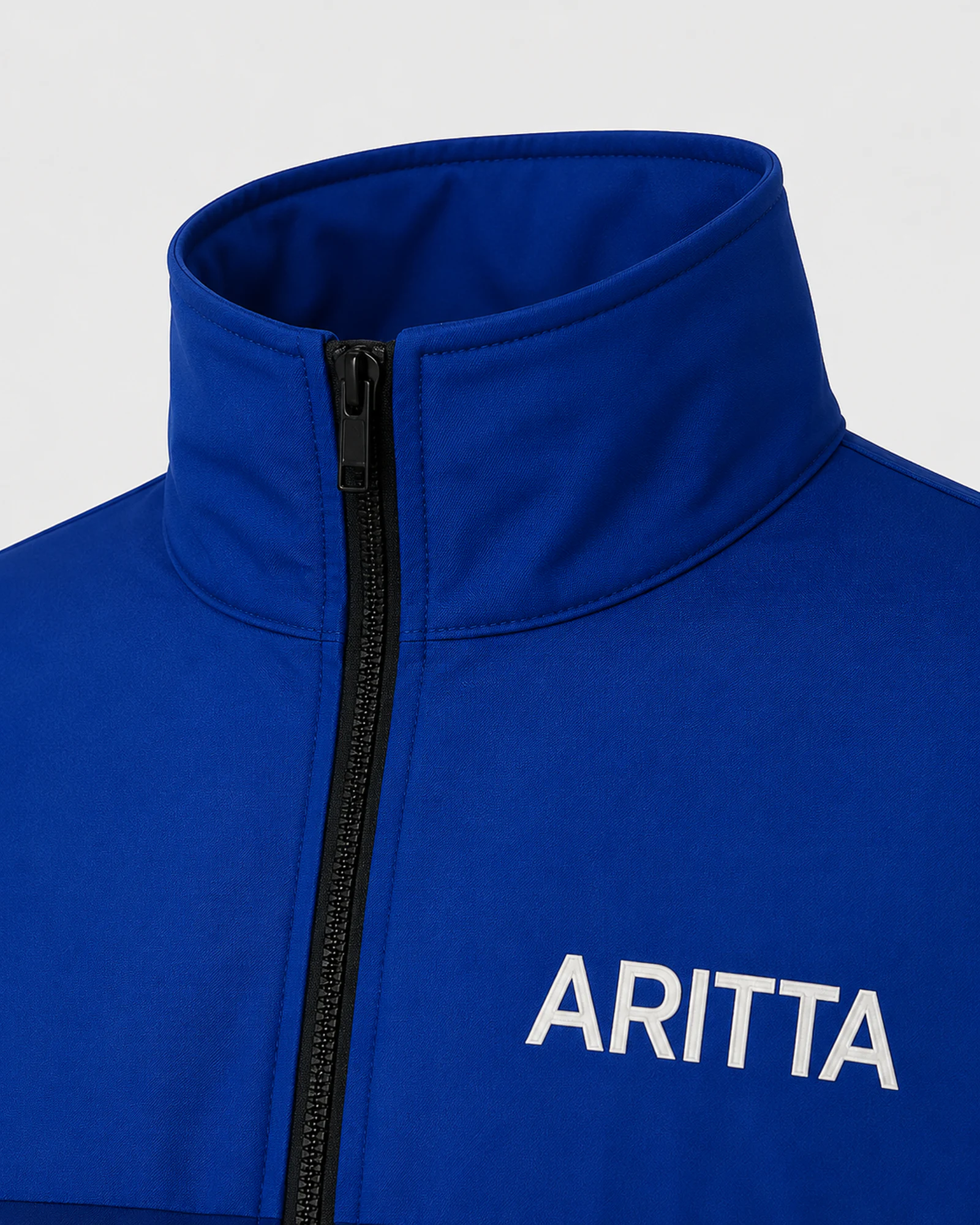 Detail of the high collar, zip and ARITTA chest mark