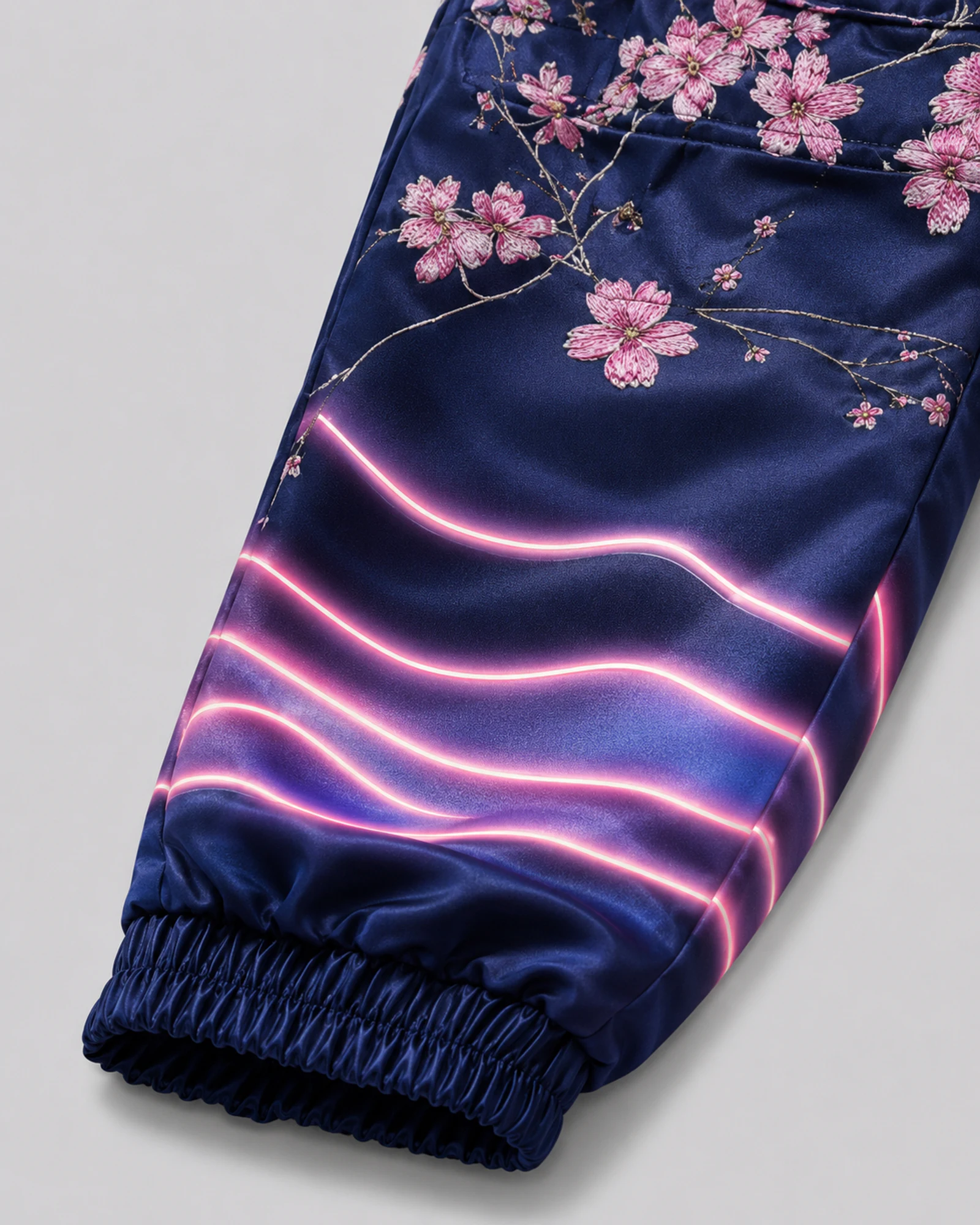 Detail of the cargo pocket and luminous wave hem